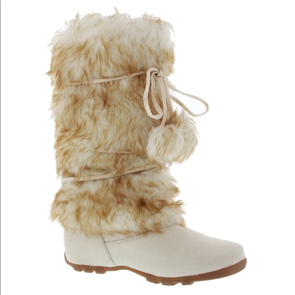 BRAND NEW NEVER WORN faux suede calf faux fur pom mukluk winter boots - Picture 4 of 7